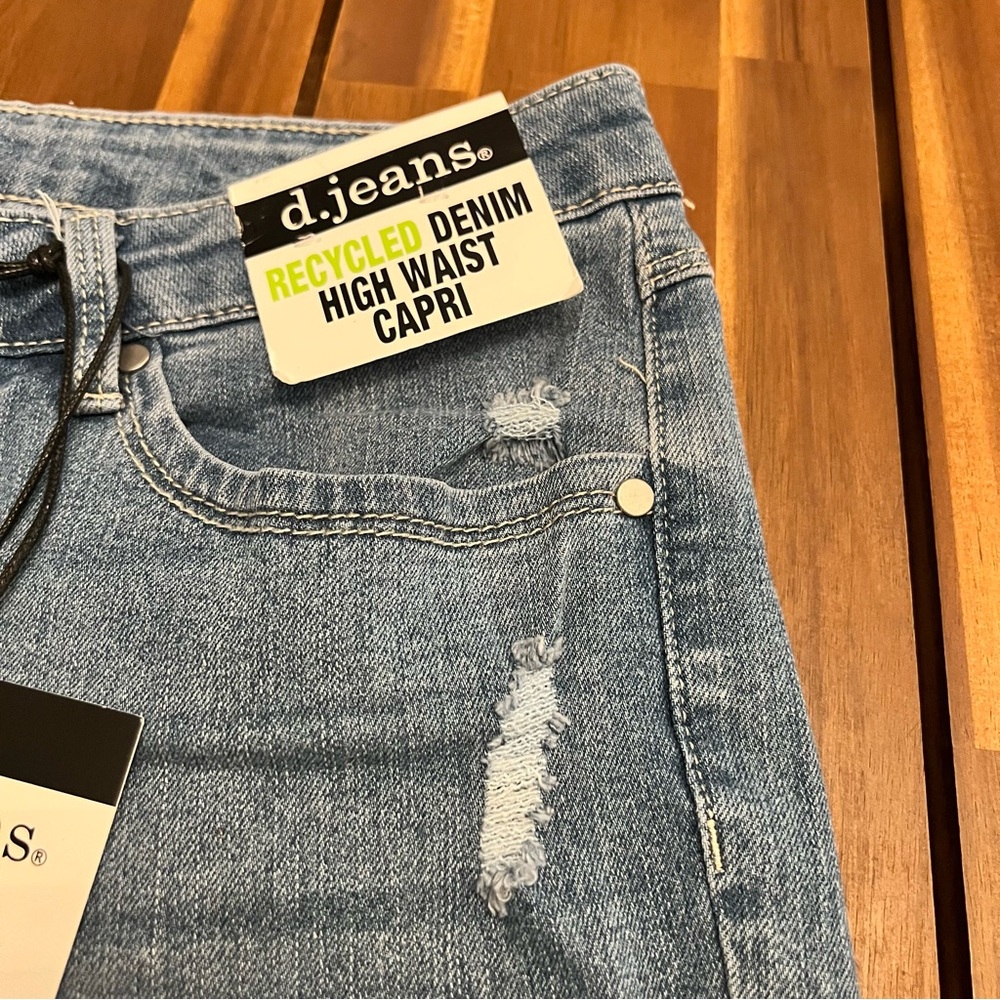 🆕 d.jeans High Waisted Distressed Denim Capri Jeans Size 14 - Picture 5 of 10